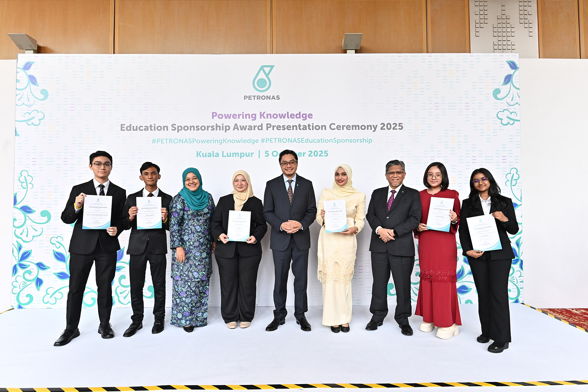 More than 650 SPM 2024 students receive PETRONAS education sponsorships