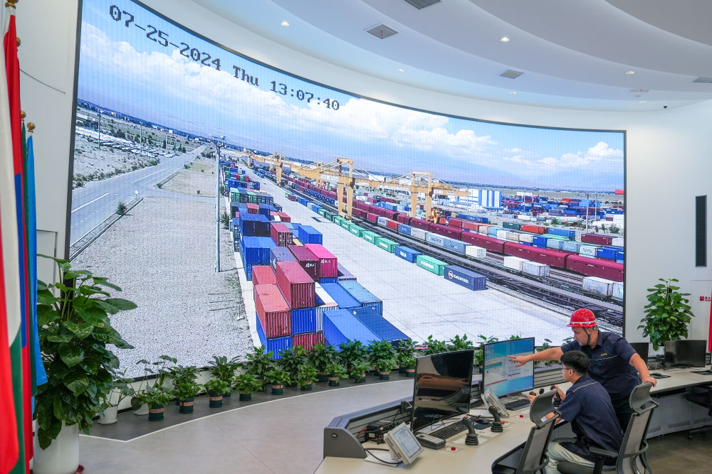 Goods Connect the World, Linking Mountains and Seas; Galloping Thousands of Miles, Continuing the Splendid Chapter—Observation on China-Europe Freight Trains Injecting New Vitality into World Economic Development