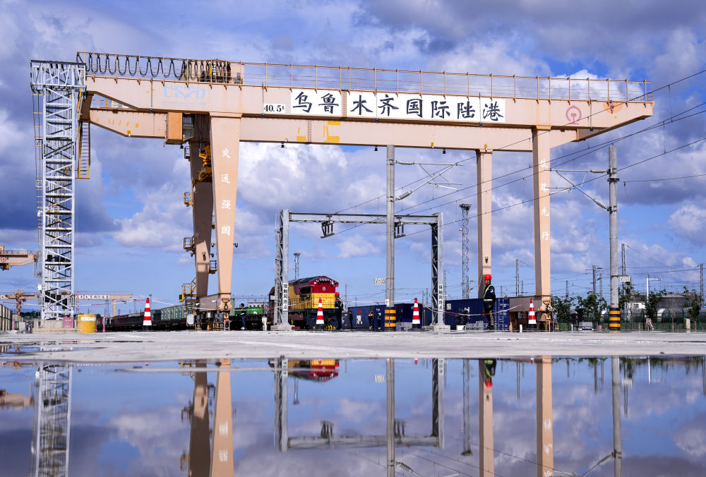 Goods Connect the World, Linking Mountains and Seas; Galloping Thousands of Miles, Continuing the Splendid Chapter—Observation on China-Europe Freight Trains Injecting New Vitality into World Economic Development