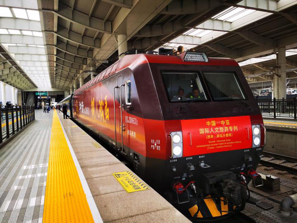 Goods Connect the World, Linking Mountains and Seas; Galloping Thousands of Miles, Continuing the Splendid Chapter—Observation on China-Europe Freight Trains Injecting New Vitality into World Economic Development