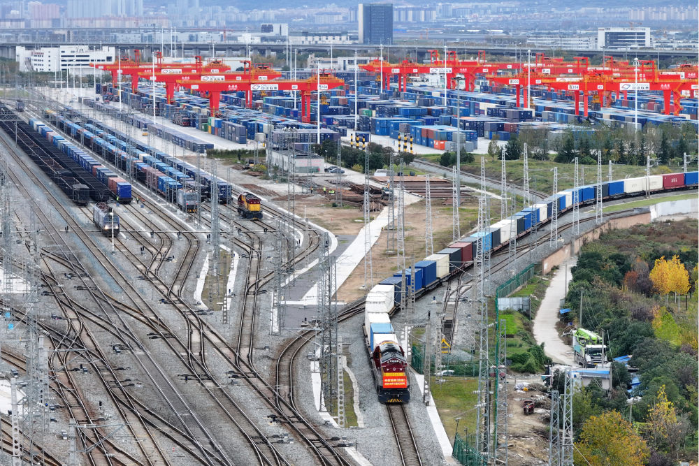 Goods Connect the World, Linking Mountains and Seas; Galloping Thousands of Miles, Continuing the Splendid Chapter—Observation on China-Europe Freight Trains Injecting New Vitality into World Economic Development